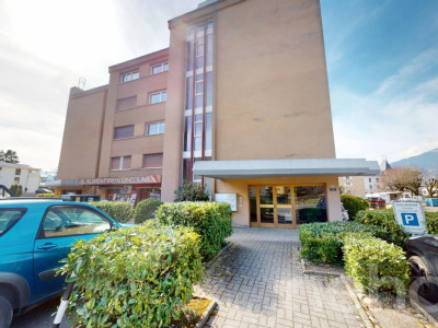 Exclusif: 2.5 pièces proche dun commerce et café de quartier image 3