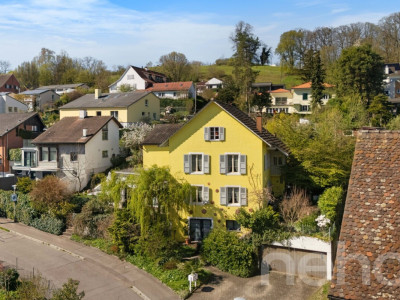 Stilvoll renoviertes Zweifamilienhaus an zentrumsnaher Lage image 1