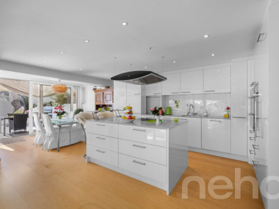 Stilvoll renoviertes Zweifamilienhaus an zentrumsnaher Lage image 2