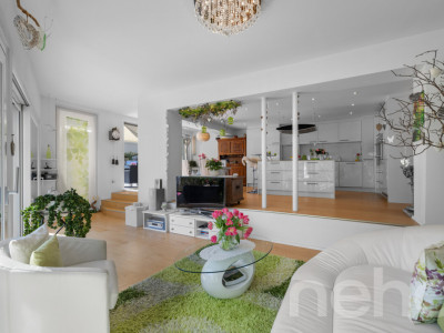 Stilvoll renoviertes Zweifamilienhaus an zentrumsnaher Lage image 7