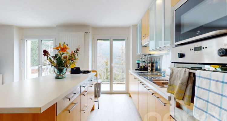 Dernier étage à Territet, avec cachet et vue sur le lac et les Alpes image 7