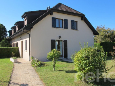 Belle maison jumelée avec grand jardin image 1