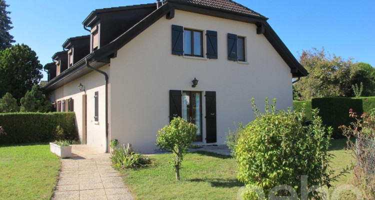 Belle maison jumelée avec grand jardin image 1