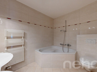 Magnifique 5.5p aux grands volumes à 2 pas du lac et du centre ville! image 8