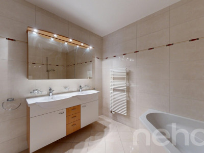 Magnifique 5.5p aux grands volumes à 2 pas du lac et du centre ville! image 9