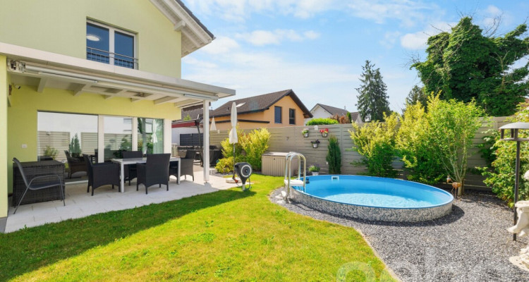 Traumhaftes Familienhaus mit Garten, Pool und zentraler Lage image 1