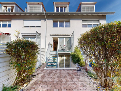 Grosszügiges Reihenmittelhaus mit Galerie und edlen Materialien image 2