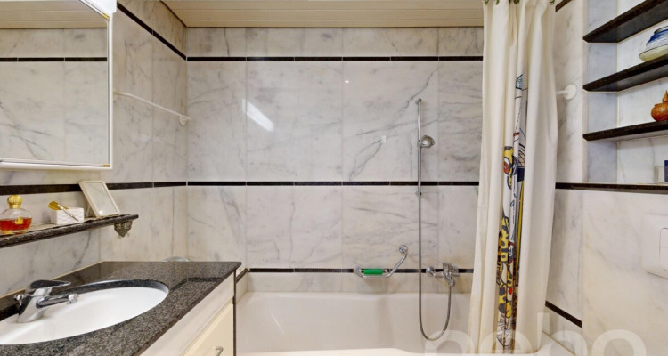 Grosszügiges Reihenmittelhaus mit Galerie und edlen Materialien image 11