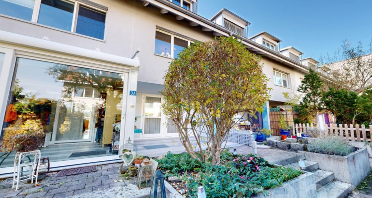 Grosszügiges Reihenmittelhaus mit Galerie und edlen Materialien image 12