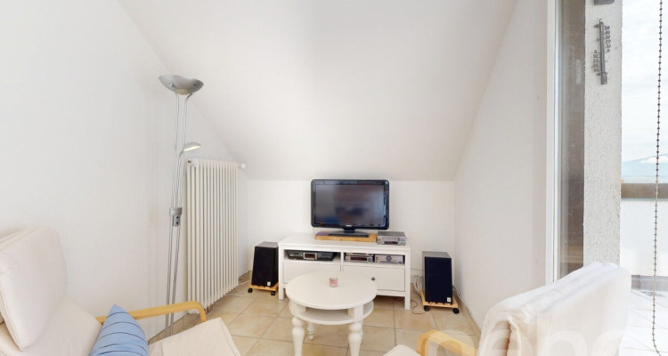 Attique 2.5 pièces à Perly : calme, verdure et luminosité image 5