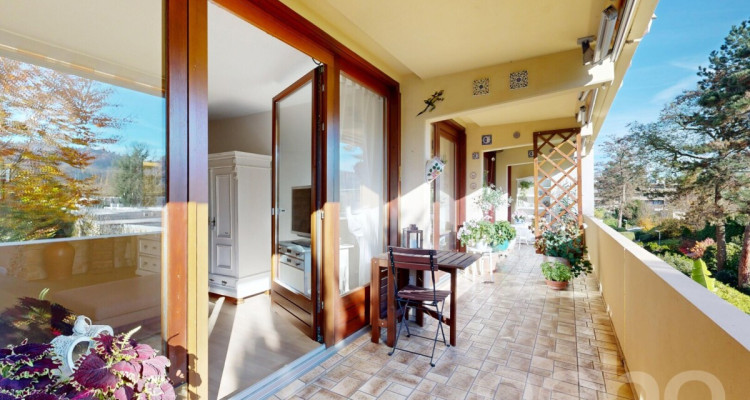 Grosszügige 5.5-Zimmer-Wohnung mit sonnigem Balkon in Rheinfelden image 1