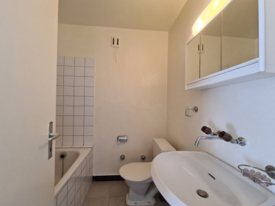 Studio au 4e étage image 3