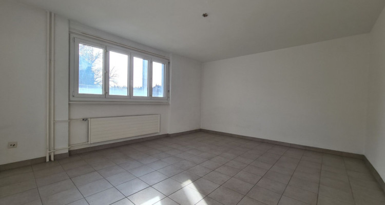 Studio au 4e étage image 2