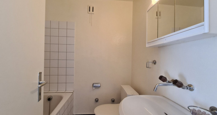 Studio au 4e étage image 3