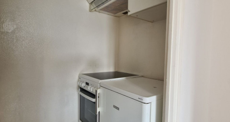 Studio au 4e étage image 4