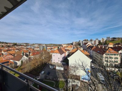 Appartement de 3 pièces au 12e étage image 1