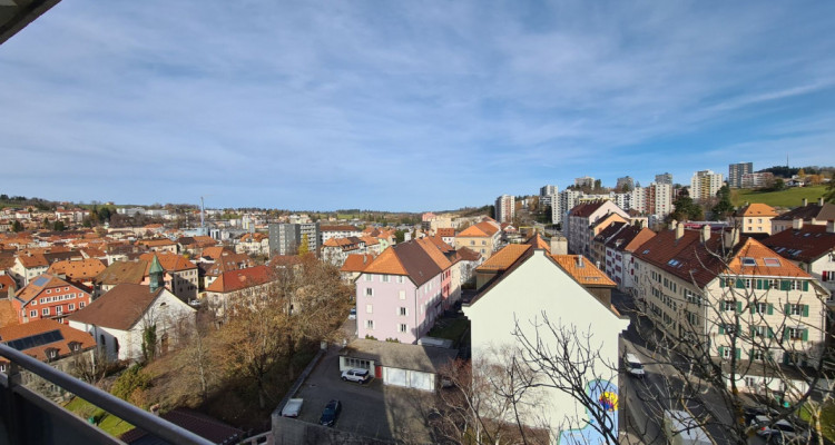 Appartement de 3 pièces au 12e étage image 1