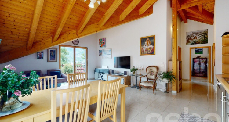 Dachwohnung mit Aussicht & Komfort image 1