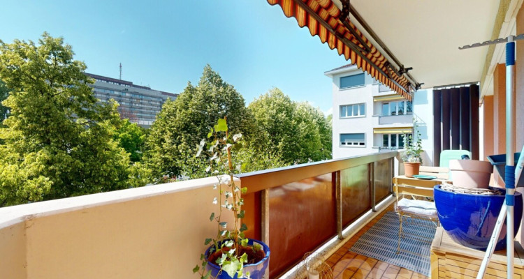 Appartement rénové avec balcon, emplacement idéal image 1