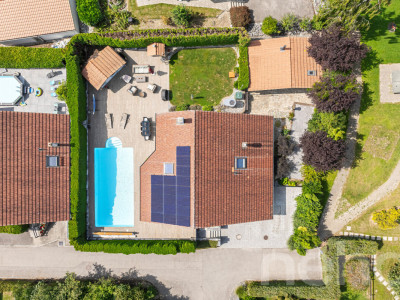 VILLA D?ARCHITECTE AVEC PISCINE DANS UN ÉCRIN DE VERDURE TRANQUILLE image 4