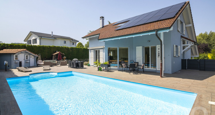 VILLA D?ARCHITECTE AVEC PISCINE DANS UN ÉCRIN DE VERDURE TRANQUILLE image 2