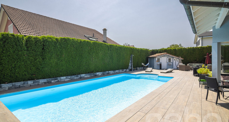 VILLA D?ARCHITECTE AVEC PISCINE DANS UN ÉCRIN DE VERDURE TRANQUILLE image 3