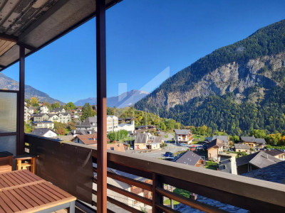 Appartement 2,5 P rénové, grande terrasse sud et véranda image 1