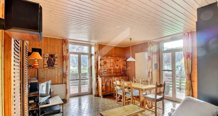 Appartement 2,5 P rénové, grande terrasse sud et véranda image 2