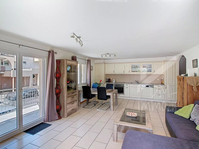 Bel appartement 3,5 p, grande terrasse, centre Fully image 2