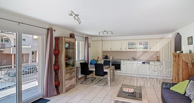 Bel appartement 3,5 p, grande terrasse, centre Fully image 2