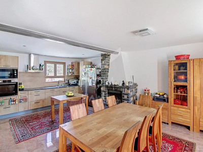 Maison de village rénovée + studio + petite grange à rénover image 3