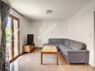 Maison de village rénovée + studio + petite grange à rénover image 4