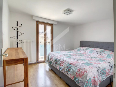 Maison de village rénovée + studio + petite grange à rénover image 5