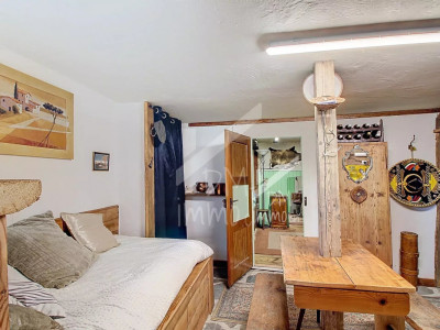 Maison de village rénovée + studio + petite grange à rénover image 9