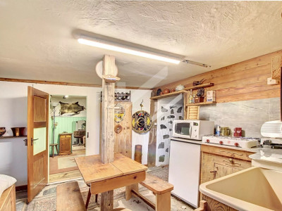 Maison de village rénovée + studio + petite grange à rénover image 10