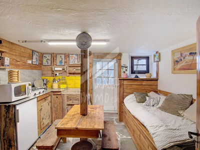 Maison de village rénovée + studio + petite grange à rénover image 11