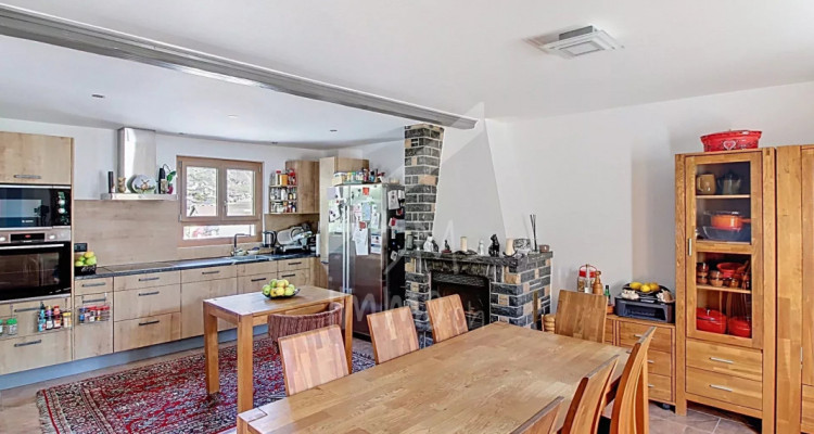 Maison de village rénovée + studio + petite grange à rénover image 3