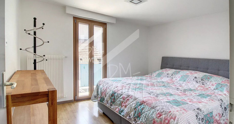 Maison de village rénovée + studio + petite grange à rénover image 5