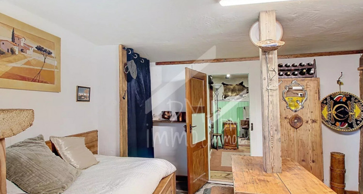 Maison de village rénovée + studio + petite grange à rénover image 9