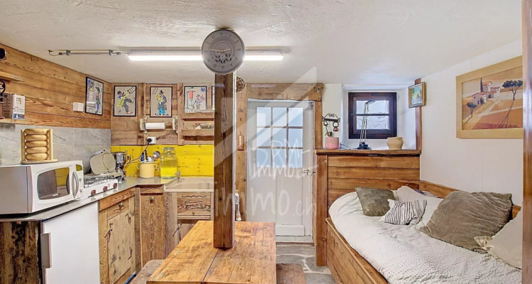 Maison de village rénovée + studio + petite grange à rénover image 11