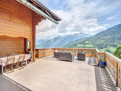 Chalet en madrier, vue exceptionnelle et imprenable image 1