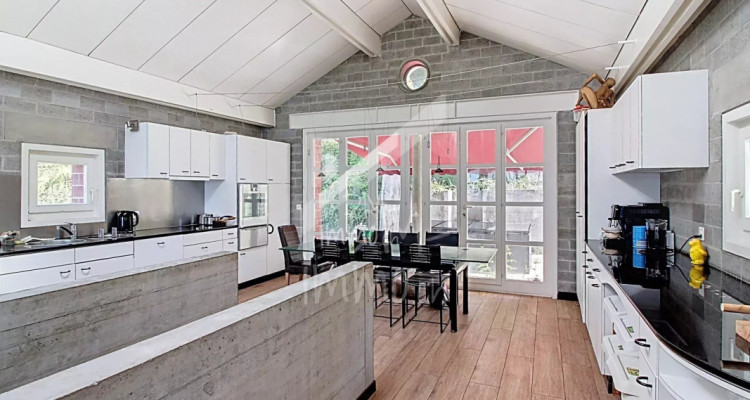 Villa darchitecte de 200 m2, superbe vue lac image 3