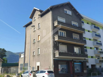 Immeuble à rénover - 6 appartements 3 commerces image 1