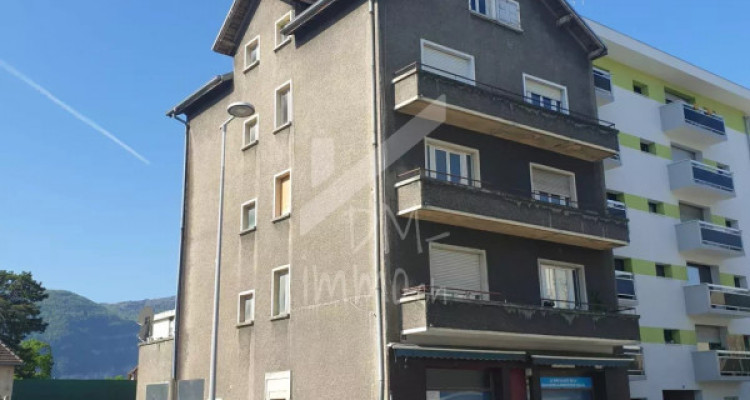 Immeuble à rénover - 6 appartements 3 commerces image 1