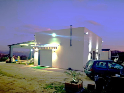 VILLA NEUVE AVEC VUE PANORAMIQUE SUR LES COLLINES ET LES PLANTATIONS DOLIVIERS image 1