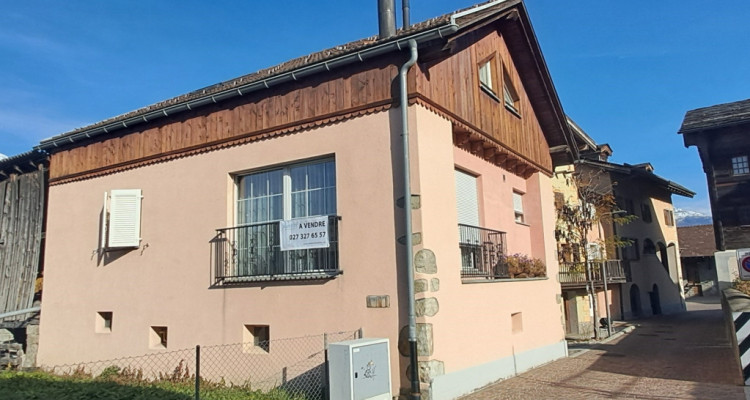 A VENDRE : Au cœur du beau village de Bramois, maison de 4.5 pièces en duplex. image 1