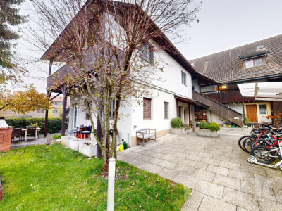 4.5-Zimmer-Wohnung mit Chalet Flair image 1