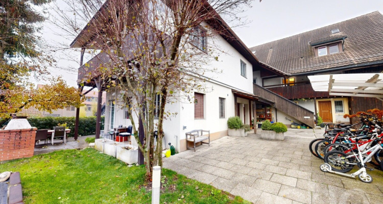 4.5-Zimmer-Wohnung mit Chalet Flair image 1