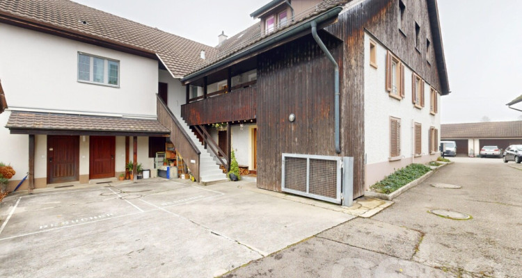 4.5-Zimmer-Wohnung mit Chalet Flair image 2