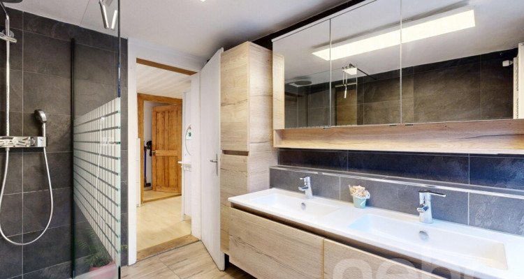 4.5-Zimmer-Wohnung mit Chalet Flair image 8